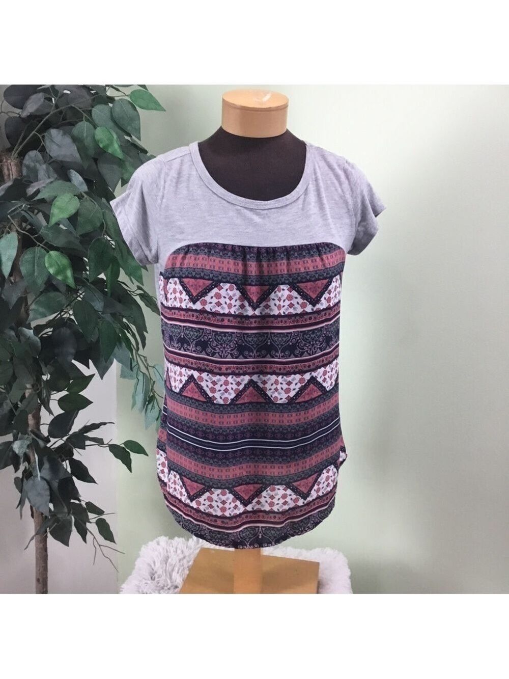 MAURICES Medium cal sleeve round hem tee